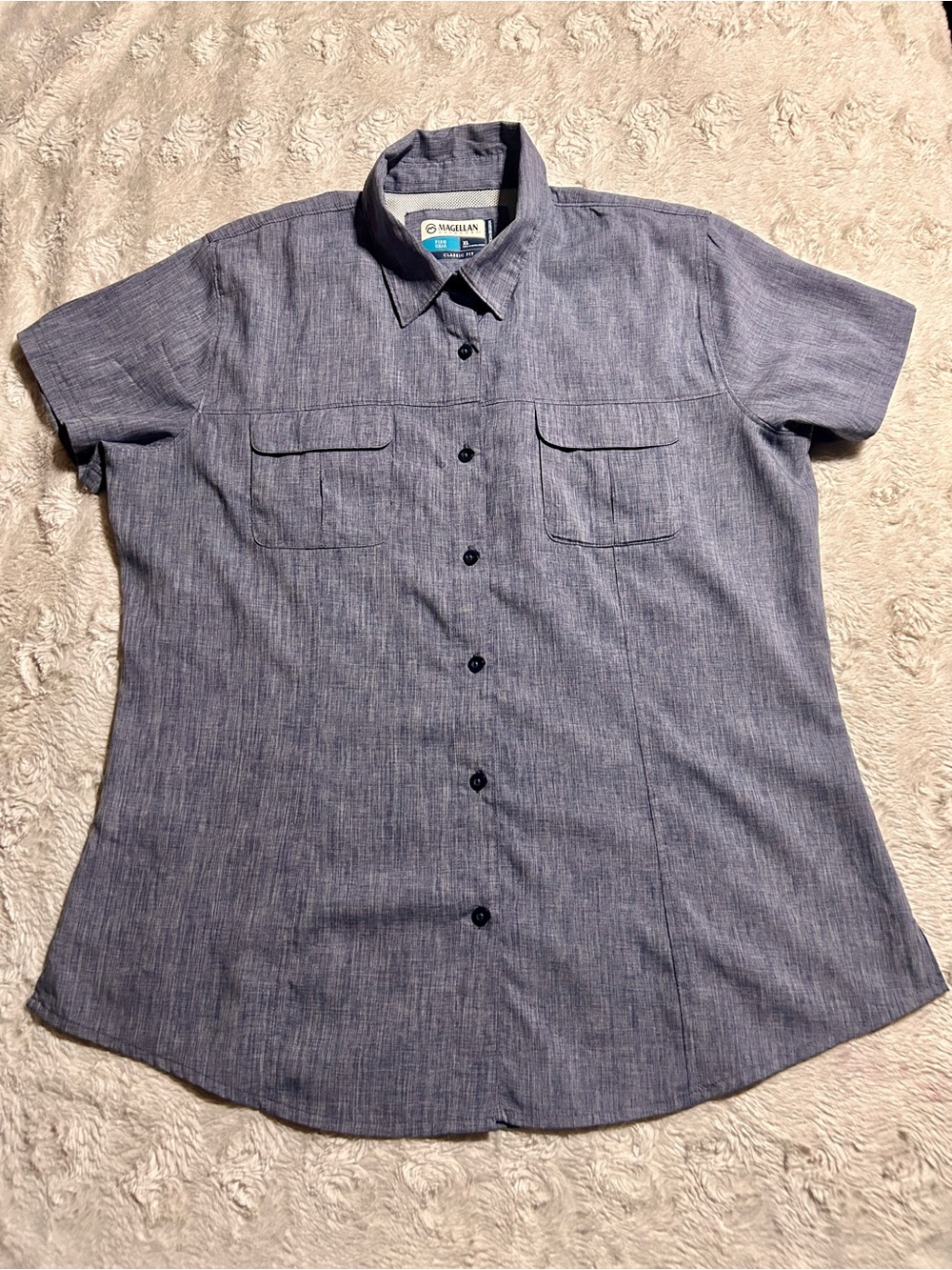 Magellan Outdoors Vented Short Sleeve Button-Up Shirt in Heather Navy